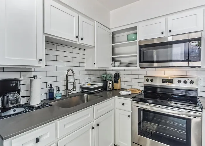 Updated In - Close To Sky Harbor And Asu Apartment